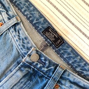Abercrombie & Fitch High Rise Crop Jean
